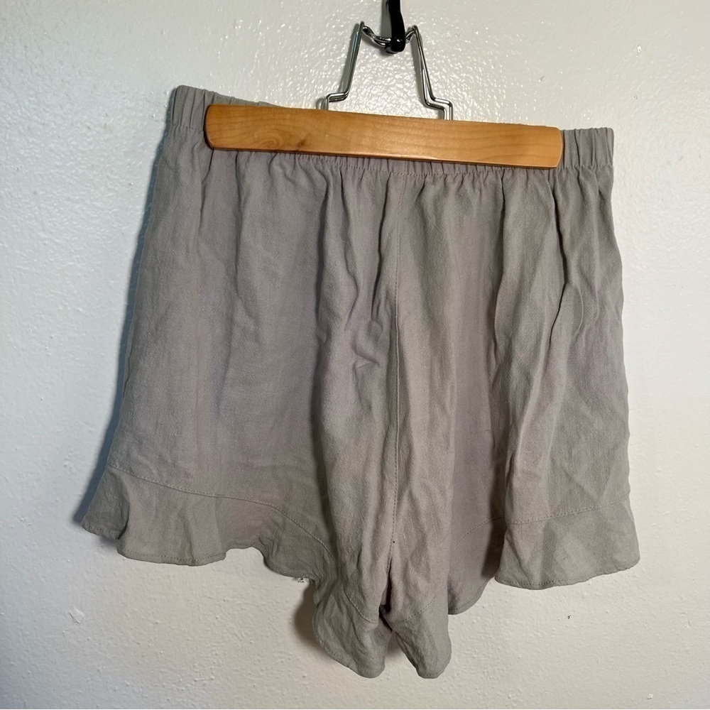 Women's Size Small Casual Shorts Sage Green Gray Ruffle Hem Pockets Stretch - Picture 7 of 11